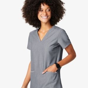 Casma™ Three-Pocket Scrub Top WOMENS SMALL